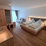 Nordzeit Pensjonat 4*